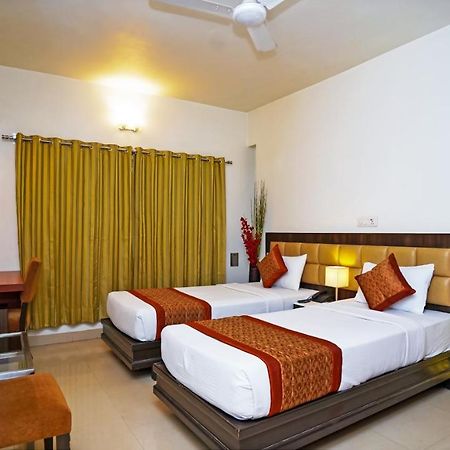 Hotel Pooja Palace Neu-Delhi Exterior foto