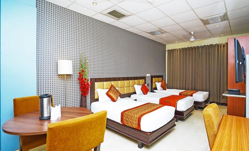 Hotel Pooja Palace Neu-Delhi Exterior foto