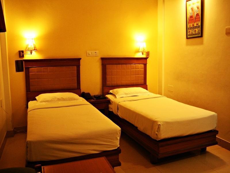 Hotel Pooja Palace Neu-Delhi Exterior foto