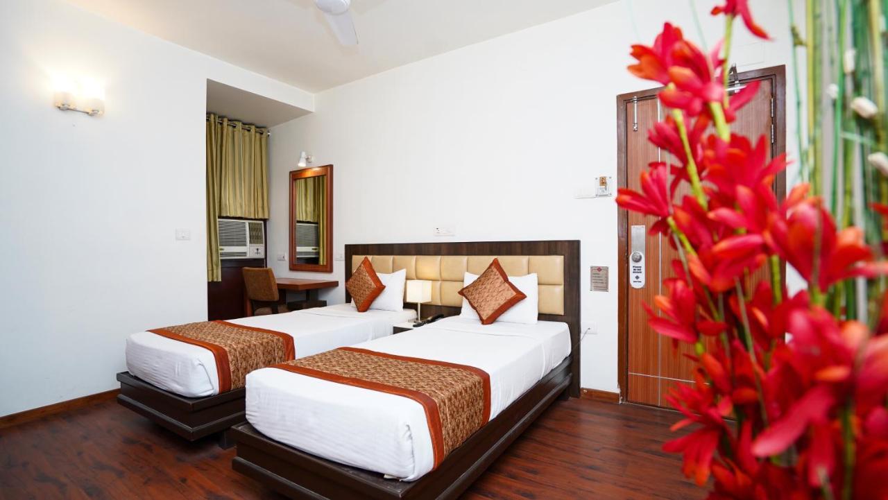 Hotel Pooja Palace Neu-Delhi Exterior foto