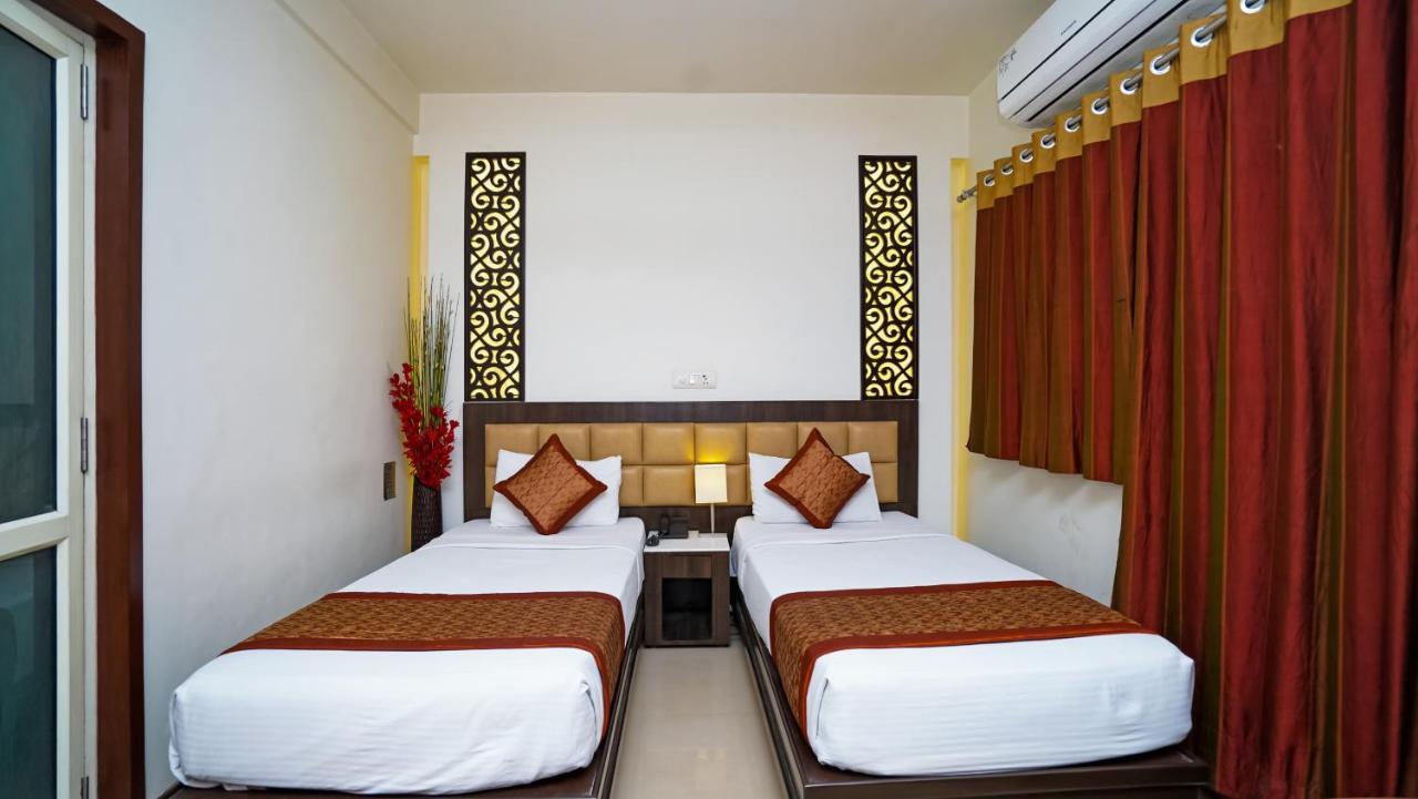 Hotel Pooja Palace Neu-Delhi Exterior foto