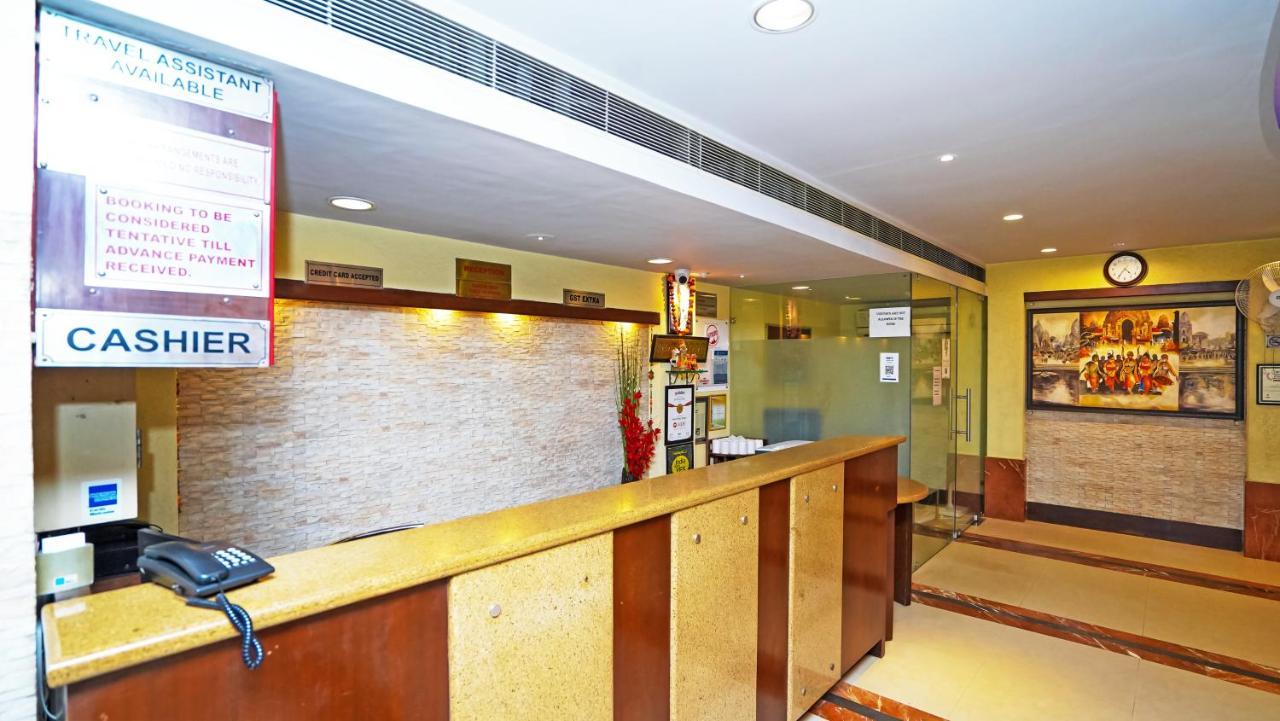 Hotel Pooja Palace Neu-Delhi Exterior foto